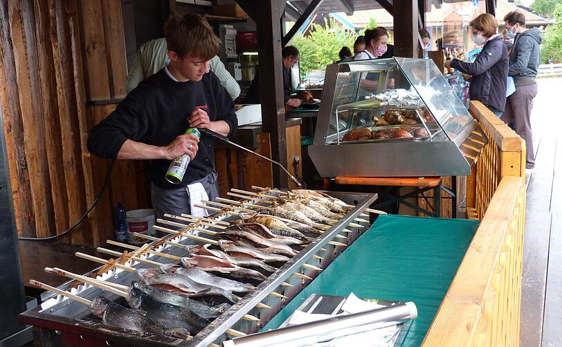 Steckerlfisch auf dem &bdquo;Volksfest zum Midnehma&ldquo;