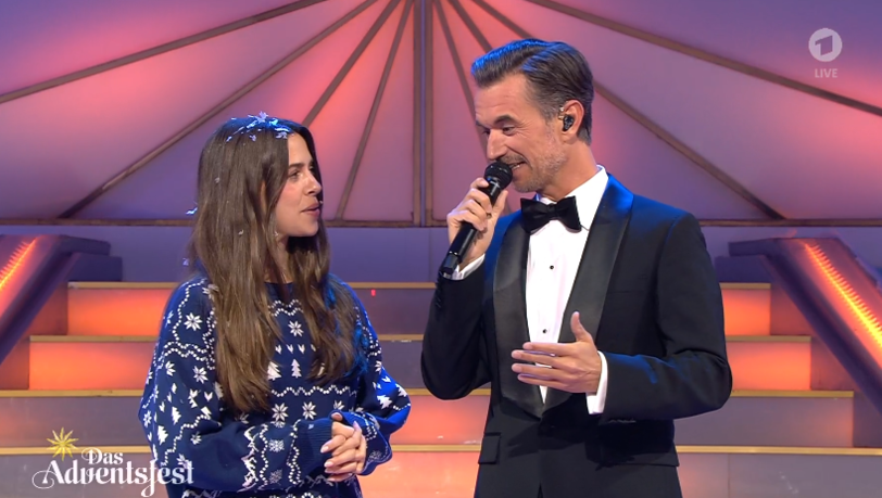 Vanessa Mai kämpfte beim "Adventsfest der 100.000 Lichter" mit dem fliegenden Kunstschnee auf der Bühne.