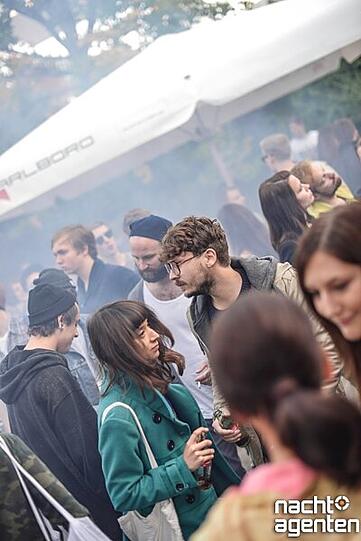 Unter dem Motto IHR WOLLT ES NICHT ANDERS - feierte der Rave Autonimca sein letztes große Open-Air des Jahres, in der Storchenburg, am Ostbahnhof. Mehr Bilder unter: www.nachtagenten.de