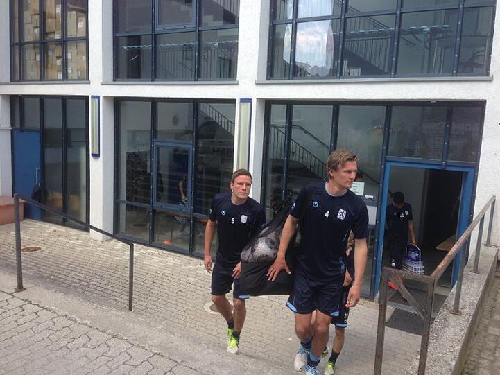 Am Samstag hieß es bei den Löwen wieder schwitzen: Als erstes Profi-Team starteten die Sechz?ger in die Saisonvorbereitung. Wir zeigen die Bilder vom Trainingsauftakt.