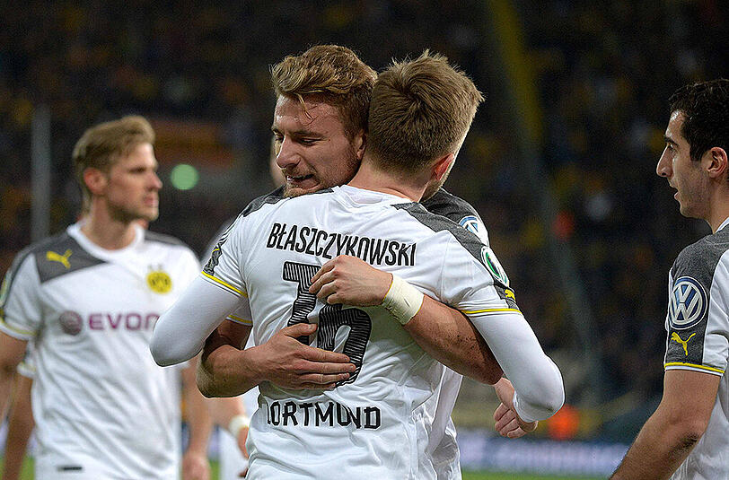 Durchatmen bei Dortmunds Immobile und Blaszczykowski nach dem zähen 2:0 gegen Drittligist Dynamo Dresden.