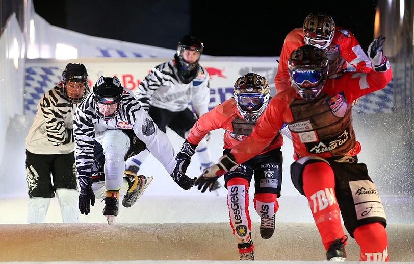 Fast and furious: So ging es am 8. Januar im Olympiapark zu. Sehen Sie hier die Bilder vom Crashed Ice Contest.