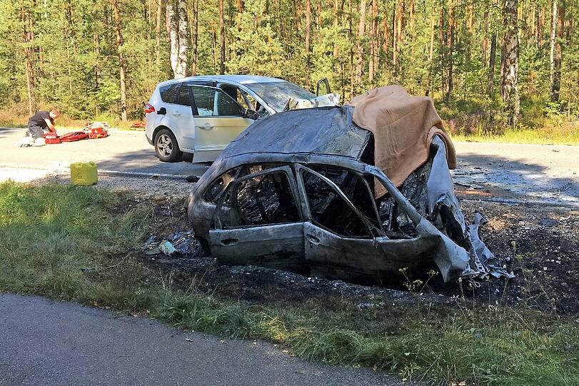 Das Geschlecht der Person am Steuer des ersten Wagens war zunächst ebenso unklar wie die Identitäten der weiteren Beteiligten.