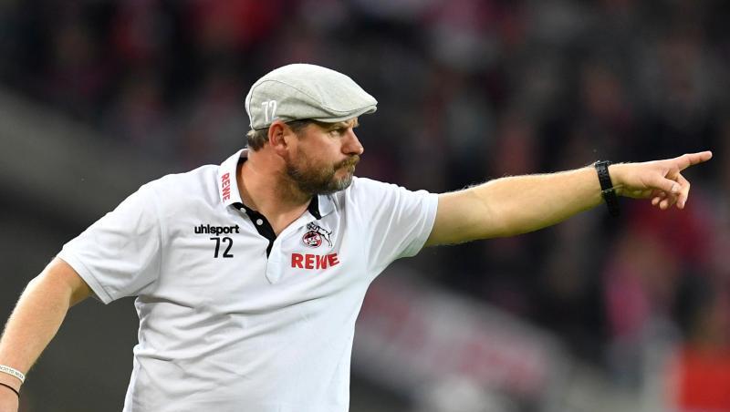 Die Schiebermütze von Kölns Trainer Steffen Baumgart wurde zum Verkaufsschlager.