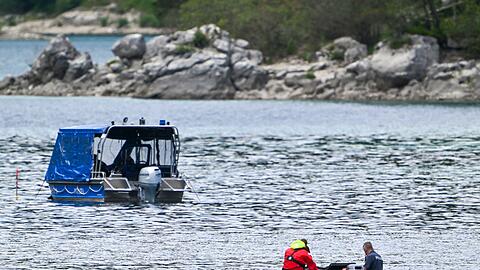 Die Polizei will bei der Vermissten-Suche auf dem Eibsee eine Fachfirma hinzuziehen.