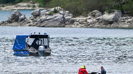 Die Polizei will bei der Vermissten-Suche auf dem Eibsee eine Fachfirma hinzuziehen.