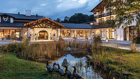 Der Alpenhof Murnau am Staffelsee zählt den "101 besten Hotels Deutschlands". In der Bestenliste für 2025 wurde es als "excellent" ausgezeichnet.