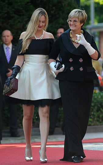 ...Fürstin Gloria von Thurn und Taxis (mit Tochter Elisabeth)...