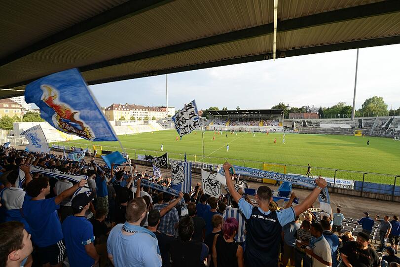 Das erste Spiel im renovierten Grünwalder Stadion. Die Impressionen zum Durchklicken!
