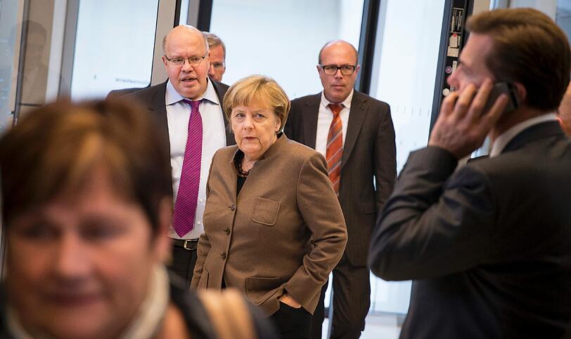 Laut einer INSA-Umfrage schwächt Merkels Flüchtlingspolitik auch die Union.