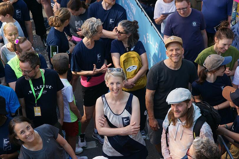 Bürgermeisterin Katrin Habenschaden (Mitte) läuft sogar selbst mit.