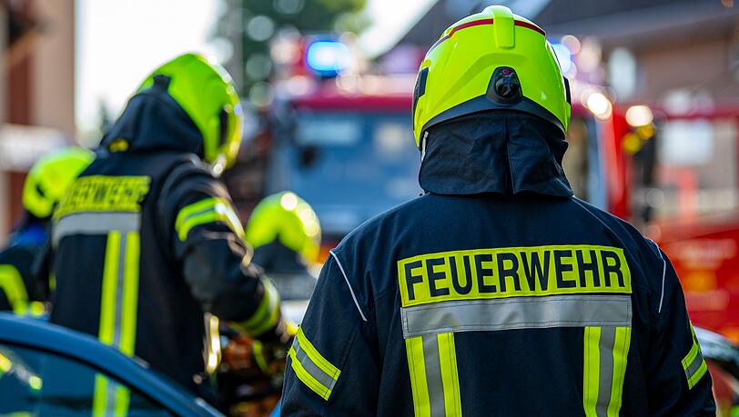 Einsatzkräfte der Feuerwehr bei einem Übungseinsatz.