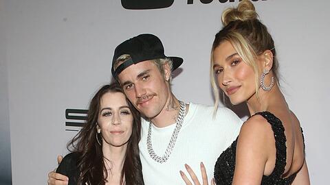 Justin Bieber mit den zwei wichtigsten Frauen in seinem Leben: Mama Pattie Mallette (l.) und Ehefrau Hailey.