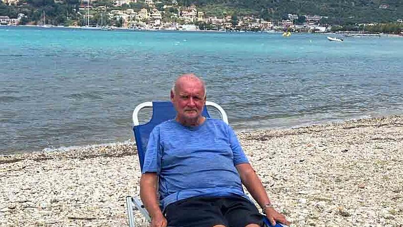 Ohne Dach über dem Kopf, ohne Hab und Gut: Klaus Rehbock hat nicht einmal mehr ein Bett. Nachts schläft er auf einer Liege am Strand in Griechenland. Ohne Dach über dem Kopf, ohne Hab und Gut: Klaus Rehbock hat nicht einmal mehr ein Bett. Nachts schläft er auf einer Liege am Strand in Griechenland.