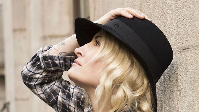 Der Blick geht nach oben: Sarah Connor singt sich in den Album-Charts an die Spitze Der Blick geht nach oben: Sarah Connor singt sich in den Album-Charts an die Spitze