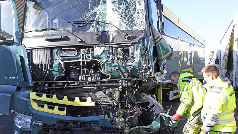 Am Vormittag war es auf der A99 ebenfalls zu einem schweren Unfall gekommen.