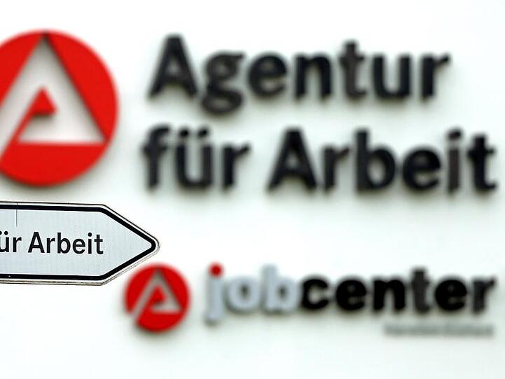 Wenn Langzeitsarbeitslose den Wiedereinstieg in den Arbeitsmarkt schaffen, dann bleiben sie auch relativ stabil in Beschäftigung.