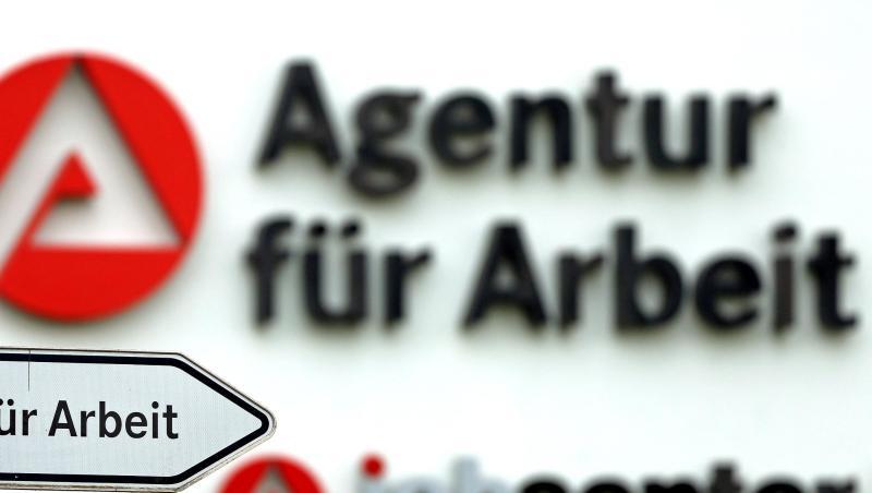 Wenn Langzeitsarbeitslose den Wiedereinstieg in den Arbeitsmarkt schaffen, dann bleiben sie auch relativ stabil in Beschäftigung. Wenn Langzeitsarbeitslose den Wiedereinstieg in den Arbeitsmarkt schaffen, dann bleiben sie auch relativ stabil in Beschäftigung.