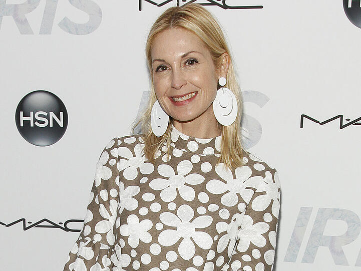 Kelly Rutherford im Blümchenkleid bei einer Filmpremiere
