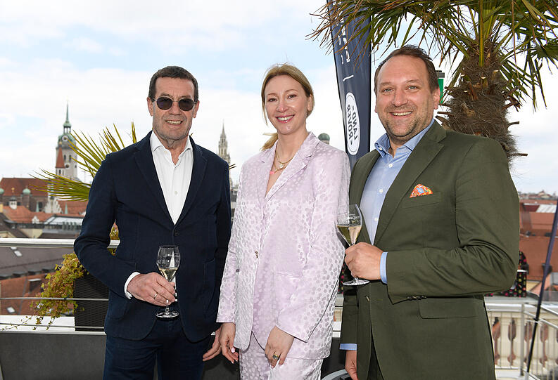 Willi Bonke, Künstlerin Ana Pusica und Daniel Stühler (Champagner Perrier Jouet)