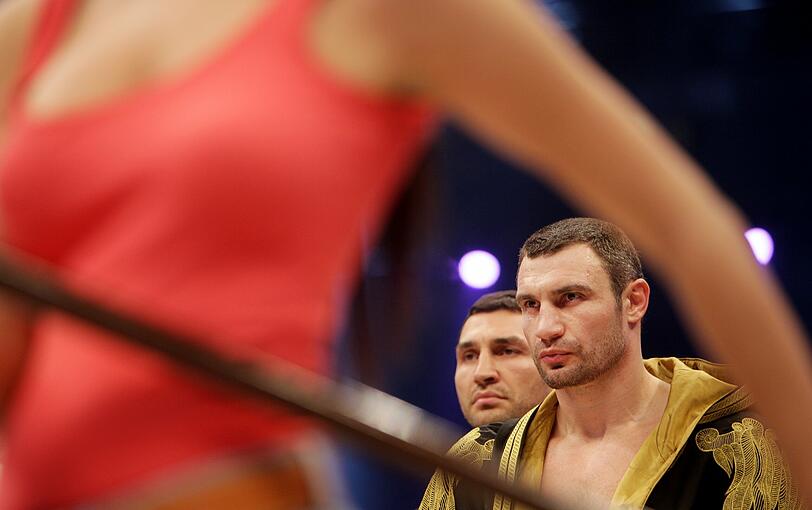 Vitali Klitschko auf dem Weg in den Ring.