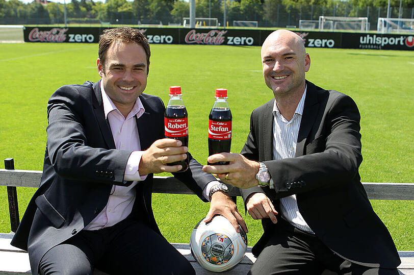 Bleiben Partner:1860-Geschäftsführer Robert Schäfer und Stefan Müller, stellvertretender Regionaler Marketingleiter bei Coca Cola.