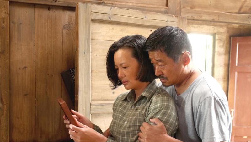 Yong Mei (l) und Wang Jingchun in einer Szene des letzten Wettbewerbfilms "Di jiu tian chang". Yong Mei (l) und Wang Jingchun in einer Szene des letzten Wettbewerbfilms "Di jiu tian chang".