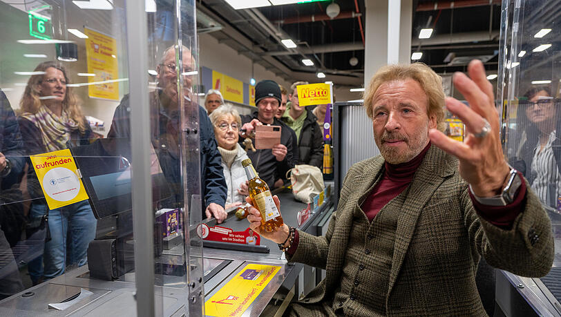 Thomas Gottschalk sitzt für guten Zweck an der Supermarkt-Kasse