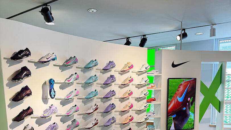 Hier können Sie Münchens größte Auswahl an Fußballschuhen entdecken. Hier können Sie Münchens größte Auswahl an Fußballschuhen entdecken.