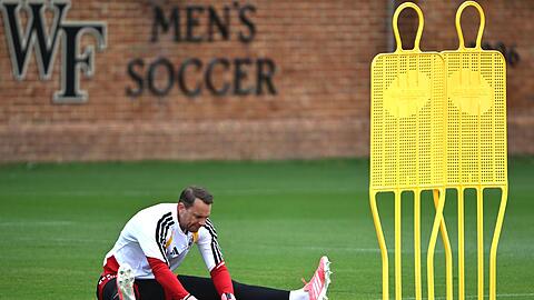 Manuel Neuer bereitet sich auf den nächsten WM-Einsatz vor. Manuel Neuer bereitet sich auf den nächsten WM-Einsatz vor.
