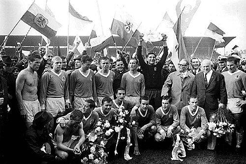 Der größte Erfolg der Vereinsgeschichte: Die deutsche Meisterschaft 1966, Adalbert Wetzel (Zweiter von rechts) galt neben Trainer Max Merkel als Vater des Erfolges.