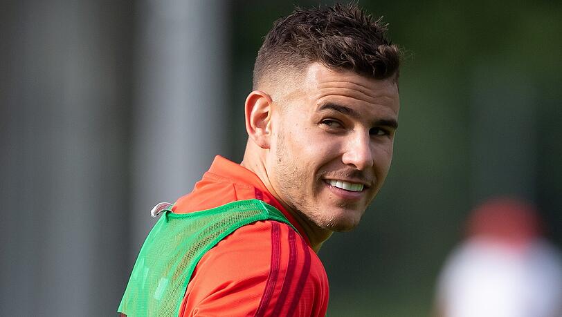 80 Millionen Euro Ablöse: Lucas Hernández ist der teuerste Einkauf der Bundesliga-Geschichte und teuerster Verteidiger der Welt. 80 Millionen Euro Ablöse: Lucas Hernández ist der teuerste Einkauf der Bundesliga-Geschichte und teuerster Verteidiger der Welt.