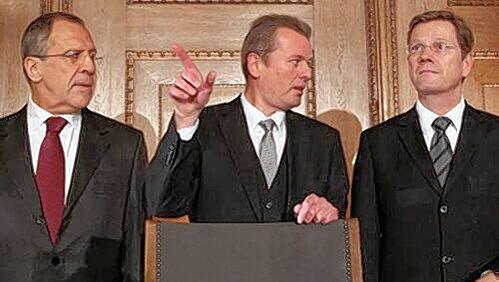 Guido Westerwelle mit Nürnbergs OB Ulrich Maly und seinem Amtskollegen, dem russischen Außenminister Sergej Lawrow (v.r.n.l).