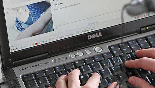 Der Chatroom als fiese Sex-Falle für Minderjährige. Der Chatroom als fiese Sex-Falle für Minderjährige.