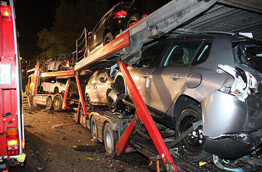 Schwerer Verkehrsunfall bei einem Überholmanöver auf der B12: die Bilder.