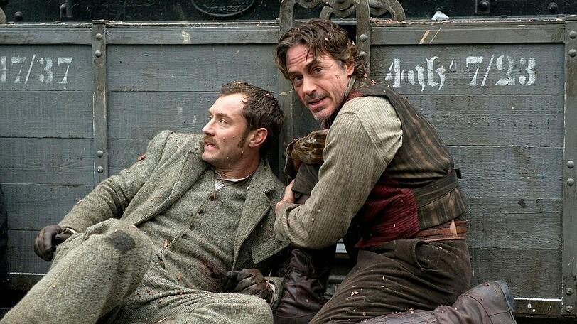 "Sherlock Holmes: Spiel im Schatten": Dr. John Watson (Jude Law, l.) und Sherlock Holmes (Robert Downey Jr.) wollen Professor Moriarty das Handwerk legen