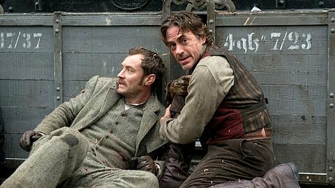 "Sherlock Holmes: Spiel im Schatten": Dr. John Watson (Jude Law, l.) und Sherlock Holmes (Robert Downey Jr.) wollen Professor Moriarty das Handwerk legen