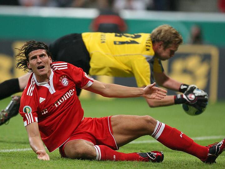 Ist unglücklich mit seiner Rolle als Joker hinter dem Sturm-Duo Müller/Olic: Nationalspieler Mario Gomez will Angreifer Nummer 1 bei Bayern werden.