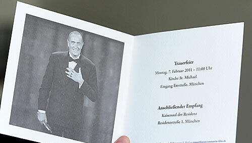 Die Einladungskarte zur Trauerfeier für Bernd Eichinger Die Einladungskarte zur Trauerfeier für Bernd Eichinger