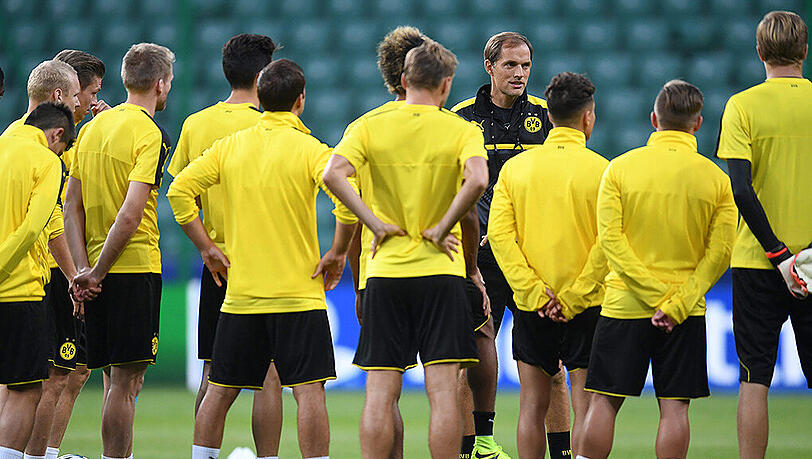 BVB-Trainer Thomas Tuchel schart seine Stars um sich. BVB-Trainer Thomas Tuchel schart seine Stars um sich.