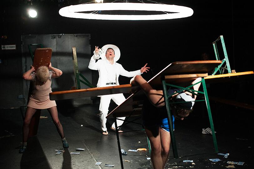 Julia Richter, Leon Pfannenmüller, Moritz Kienemann in "Dogtown".