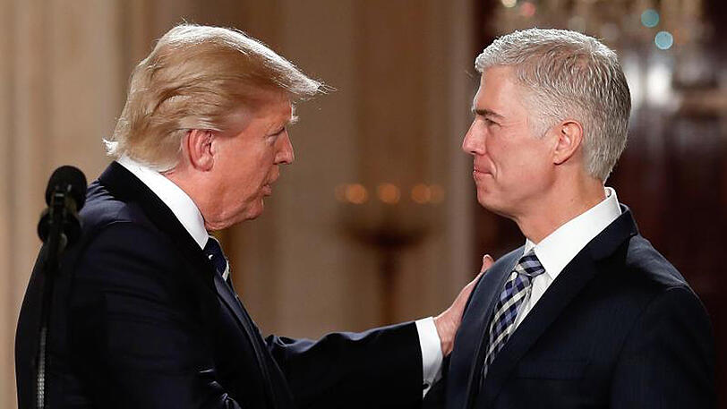 US-Präsident Donald Trump und Neil Gorsuch im Weißen Haus.