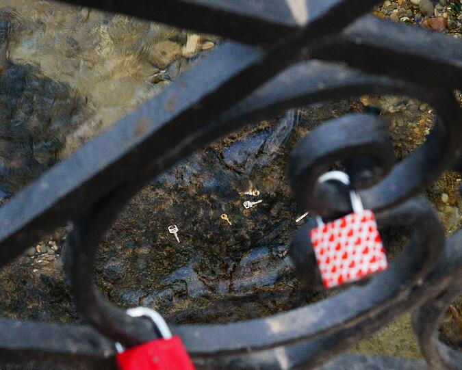 Deutlich sind die Schlüssel am Grund zu erkennen...