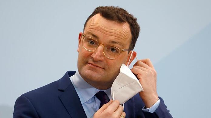 Bundesgesundheitsminister Jens Spahn (CDU) bei einer Pressekonferenz vor dem Start des Impfprogramms gegen die Coronavirus-Erkrankung (COVID-19).