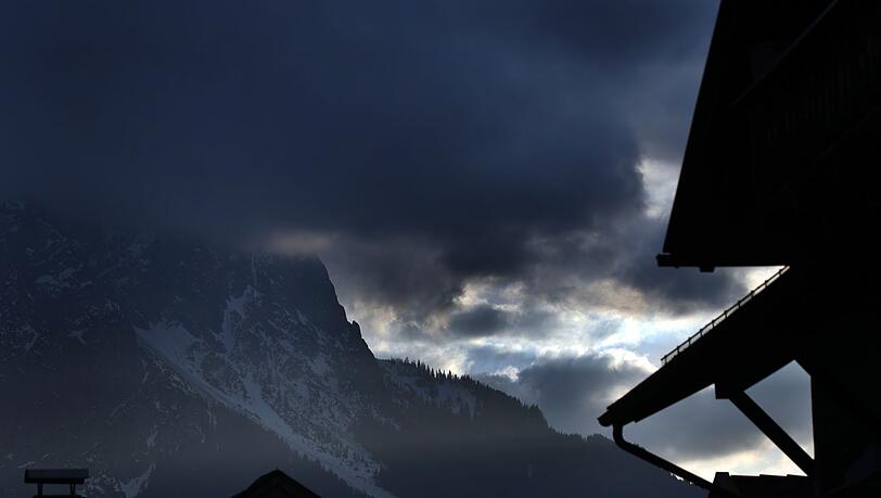 Am Donnerstag und Freitag wird sich die Sonne in Bayern laut Deutschem Wetterdienst etwas rarer machen. (Archivbild)