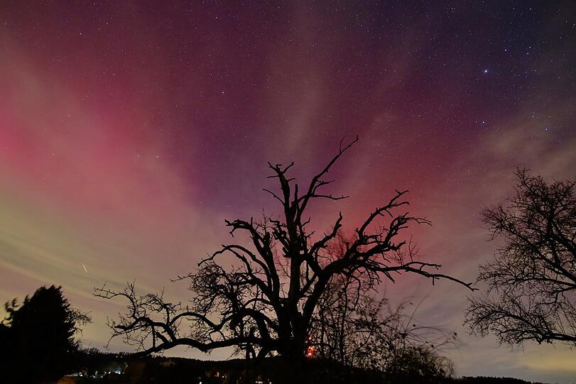 Neujahr in Deutschland - hier sind Polarlichter über Baden-Württemberg zu sehen.