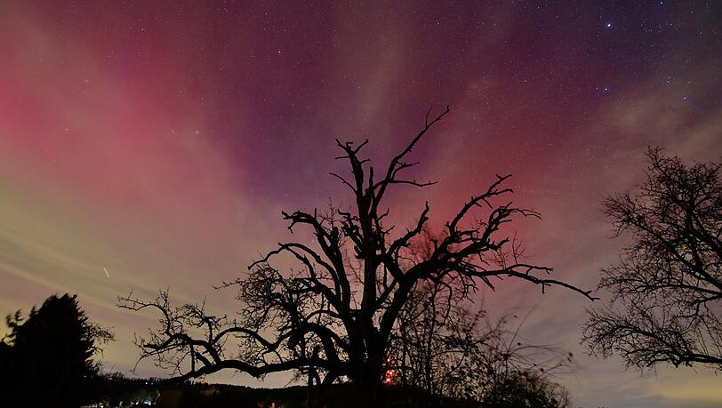 Neujahr in Deutschland - hier sind Polarlichter über Baden-Württemberg zu sehen. Neujahr in Deutschland - hier sind Polarlichter über Baden-Württemberg zu sehen.