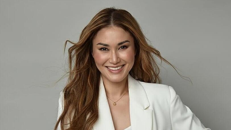 Hautpflege-Expertin Dr. Luise Berger ist Fachärztin für Plastische und Ästhetische Chirurgie mit Praxis in München. Sie hat die Linie DOC BERGER EFFECT entwickelt. Hautpflege-Expertin Dr. Luise Berger ist Fachärztin für Plastische und Ästhetische Chirurgie mit Praxis in München. Sie hat die Linie DOC BERGER EFFECT entwickelt.