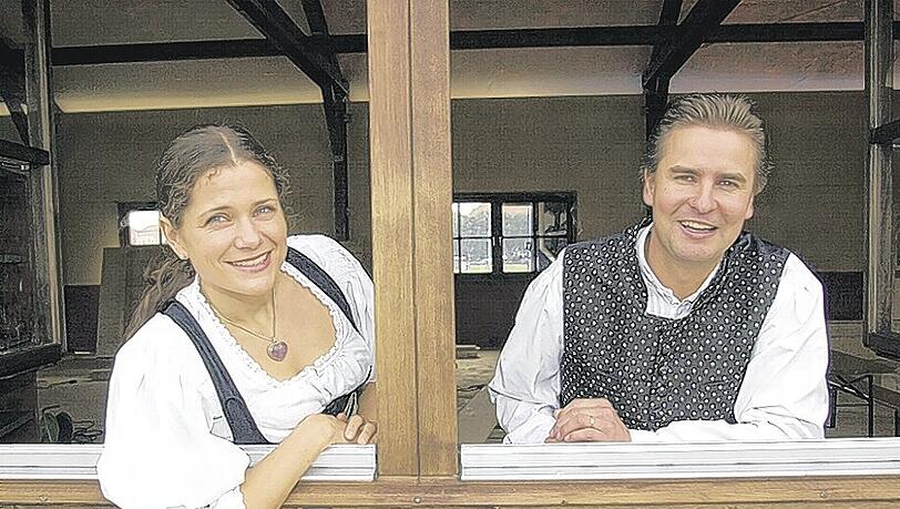 Bauen den Biergarten ihrer Knödelei aus: die Wiesn-Wirte Bettina und Florian Oberndorfer. Bauen den Biergarten ihrer Knödelei aus: die Wiesn-Wirte Bettina und Florian Oberndorfer.