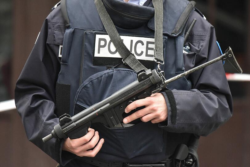 Trauer in und um Paris. Die Bilder nach der Serie von der Terroranschlägen.